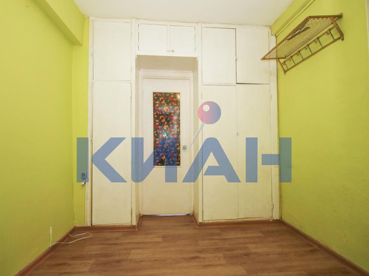 Продам трехкомнатную (3-комн.) квартиру, Пролетарская ул, 47, Красноярск г