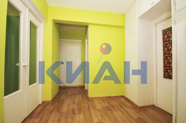 Продам трехкомнатную (3-комн.) квартиру, Пролетарская ул, 47, Красноярск г