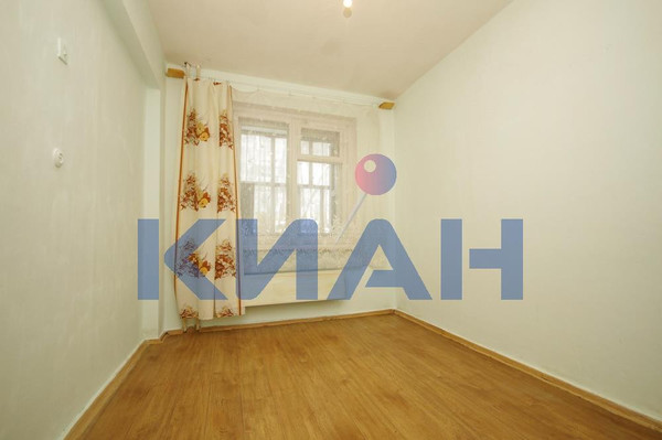 Продам трехкомнатную (3-комн.) квартиру, Пролетарская ул, 47, Красноярск г