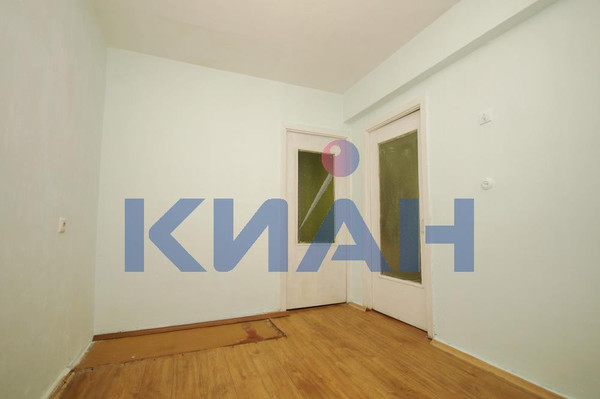 Продам трехкомнатную (3-комн.) квартиру, Пролетарская ул, 47, Красноярск г