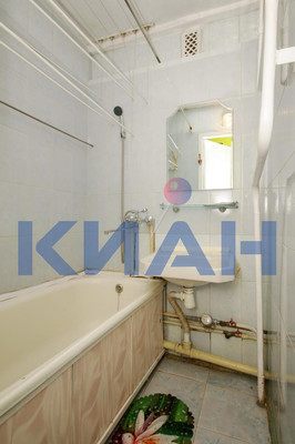 Продам трехкомнатную (3-комн.) квартиру, Пролетарская ул, 47, Красноярск г