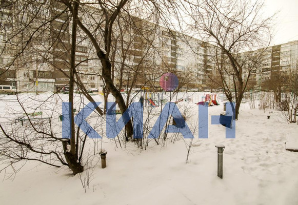 Продам трехкомнатную (3-комн.) квартиру, Пролетарская ул, 47, Красноярск г