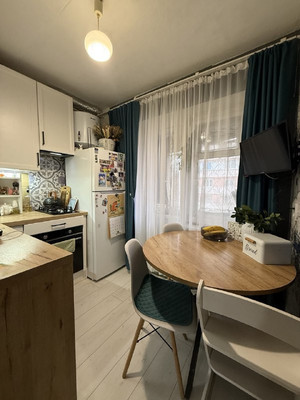 Продам трехкомнатную (3-комн.) квартиру, Калинина ул, 28, Туапсе г