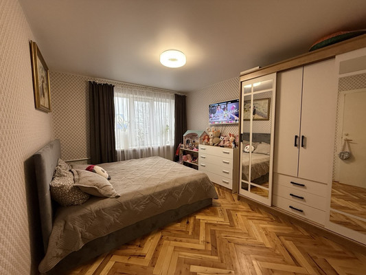 Продам трехкомнатную (3-комн.) квартиру, Калинина ул, 28, Туапсе г