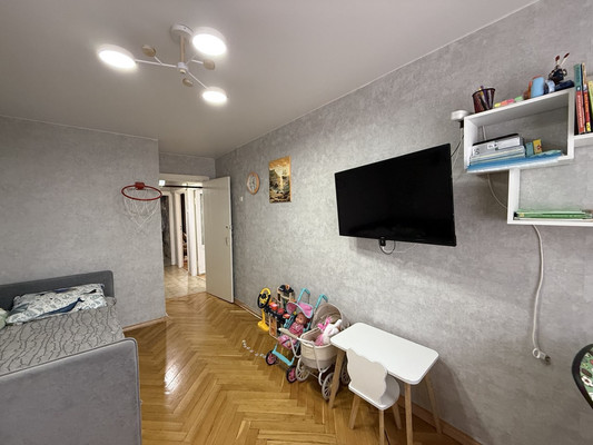 Продам трехкомнатную (3-комн.) квартиру, Калинина ул, 28, Туапсе г