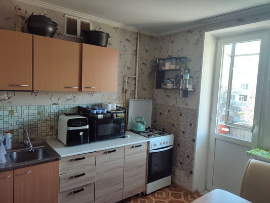 Продам трехкомнатную (3-комн.) квартиру, Генерала Родионова ул, 19, Симферополь г