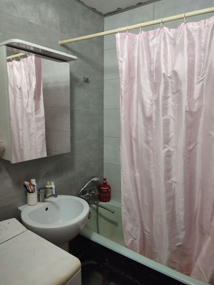 Продам трехкомнатную (3-комн.) квартиру, Генерала Родионова ул, 19, Симферополь г