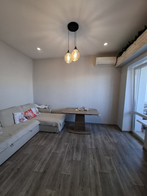 Продам трехкомнатную (3-комн.) квартиру, Ленина пр-кт, 10, Октябрьский г