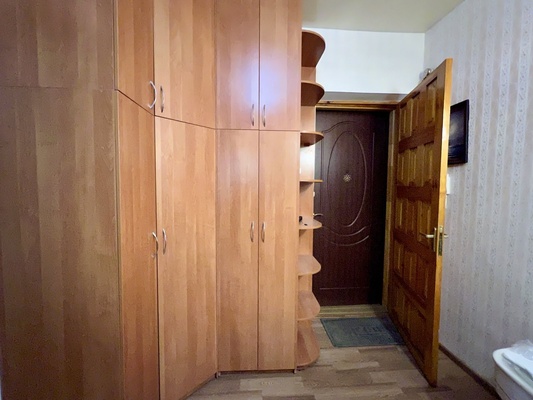 Продам трехкомнатную (3-комн.) квартиру, Севастопольская ул, 68, Симферополь г