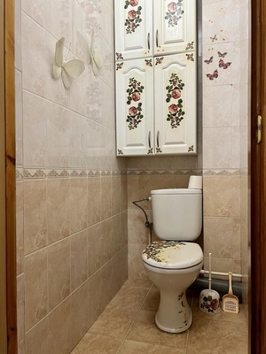 Продам трехкомнатную (3-комн.) квартиру, Севастопольская ул, 68, Симферополь г