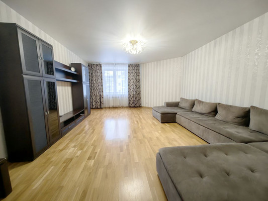 Продам трехкомнатную (3-комн.) квартиру, Кузнецова ул, 8, Иваново г