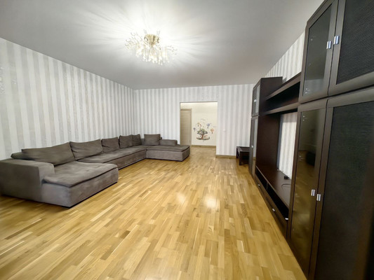 Продам трехкомнатную (3-комн.) квартиру, Кузнецова ул, 8, Иваново г