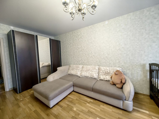 Продам трехкомнатную (3-комн.) квартиру, Кузнецова ул, 8, Иваново г