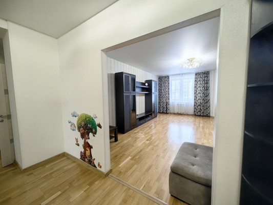 Продам трехкомнатную (3-комн.) квартиру, Кузнецова ул, 8, Иваново г