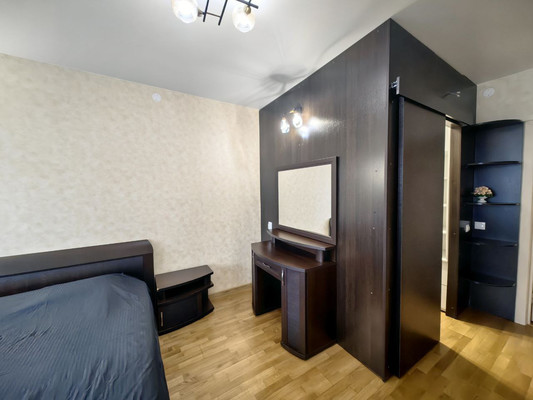 Продам трехкомнатную (3-комн.) квартиру, Кузнецова ул, 8, Иваново г