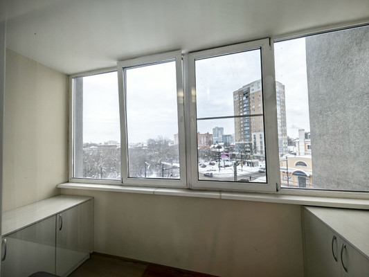 Продам трехкомнатную (3-комн.) квартиру, Кузнецова ул, 8, Иваново г