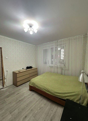 Продам однокомнатную (1-комн.) квартиру, 60 лет Победы ул, 6, Октябрьский рп