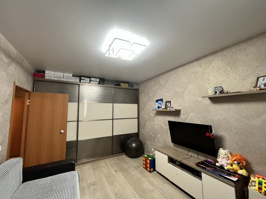 Продам двухкомнатную (2-комн.) квартиру, Полётная ул, 9, Новинки сп.