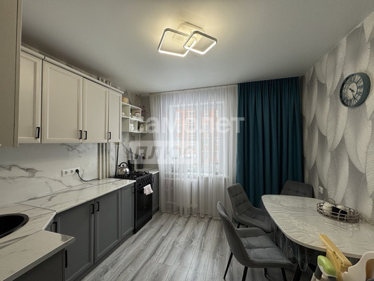 Продам многокомнатную квартиру, Батарейная ул, 384ка, Славянск-на-Кубани г