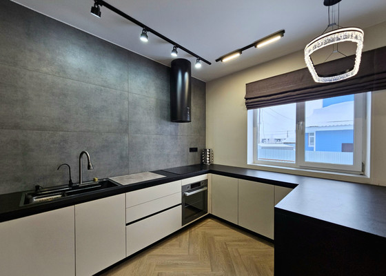 Продам коттедж, Восточная ул, 82, Ханты-Мансийск г, 0 км от города