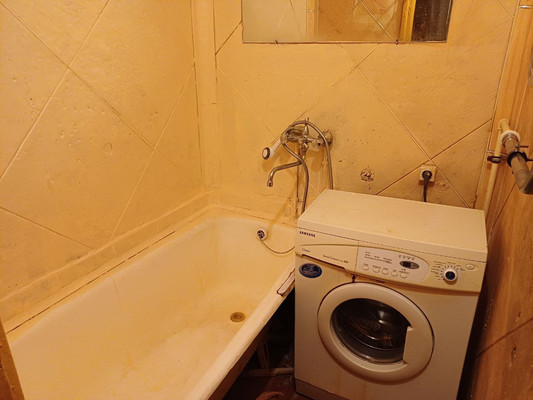 Продам трехкомнатную (3-комн.) квартиру, Павла Левитта ул, 6, Великий Новгород г