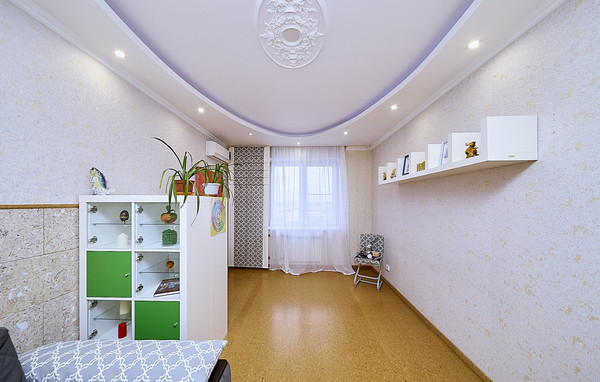 Продам трехкомнатную (3-комн.) квартиру, Ленинский пр-кт, 114А, Санкт-Петербург г