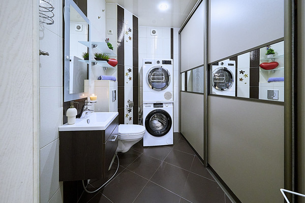 Продам трехкомнатную (3-комн.) квартиру, Ленинский пр-кт, 114А, Санкт-Петербург г