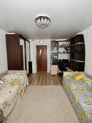 Продам трехкомнатную (3-комн.) квартиру, Свердлова ул, 10, Ишим г