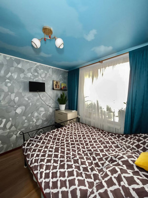 Продам трехкомнатную (3-комн.) квартиру, Свердлова ул, 10, Ишим г