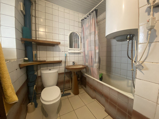 Продам трехкомнатную (3-комн.) квартиру, Шаумяна ул, 10, Туапсе г