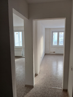 Продам трехкомнатную (3-комн.) квартиру, Лесопарковая ул, 43, Красноярск г