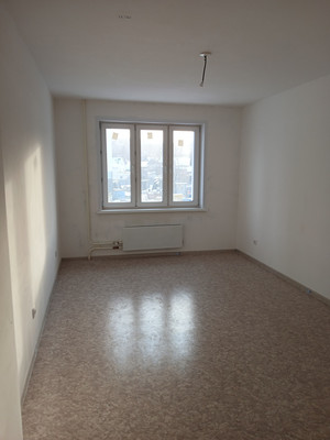 Продам трехкомнатную (3-комн.) квартиру, Лесопарковая ул, 43, Красноярск г