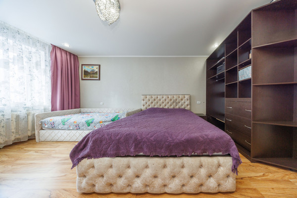 Продам однокомнатную (1-комн.) квартиру, Московский проезд, 42к2, Брянск г