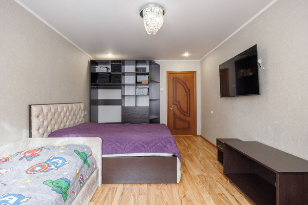 Продам однокомнатную (1-комн.) квартиру, Московский проезд, 42к2, Брянск г