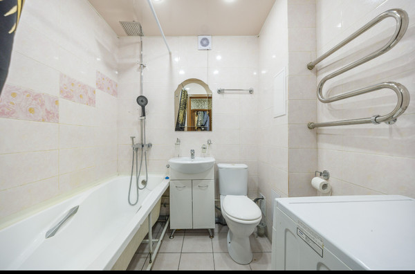 Продам однокомнатную (1-комн.) квартиру, Московский проезд, 42к2, Брянск г