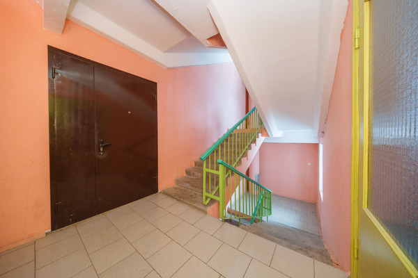 Продам однокомнатную (1-комн.) квартиру, Московский проезд, 42к2, Брянск г