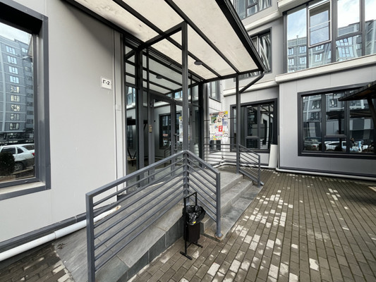 Продам трехкомнатную (3-комн.) квартиру, Тлостанова ул, 32, Нальчик г