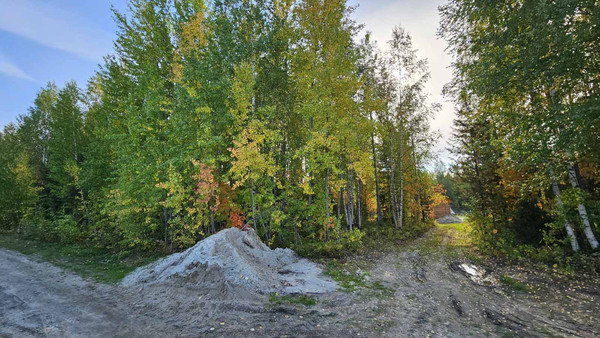 Продам участок 20 соток, Фермерское хоз., СОНТ Ясная поляна 14 км автодор Х-М-Т снт, 9а, Ханты-Мансийск г, 0 км от города