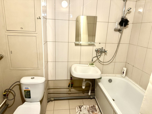 Продам двухкомнатную (2-комн.) квартиру, Московский пр-кт, 120, Воронеж г