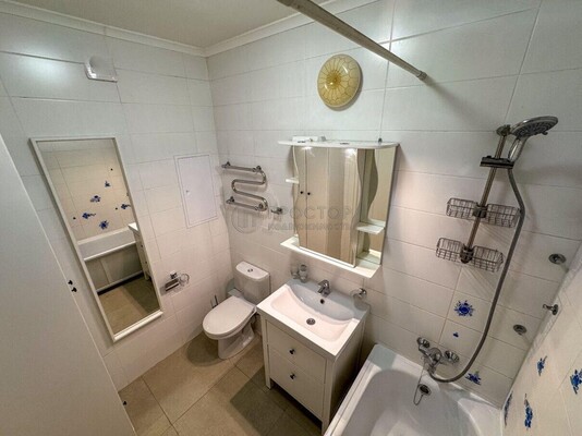 Продам многокомнатную квартиру, Варшавское ш, 141к8, Москва г