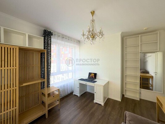 Продам многокомнатную квартиру, Варшавское ш, 141к8, Москва г