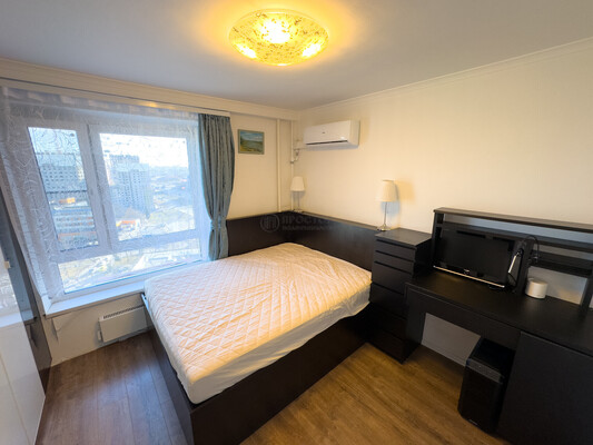 Продам многокомнатную квартиру, Варшавское ш, 141к8, Москва г