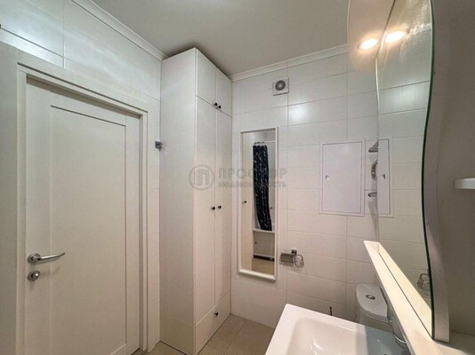 Продам многокомнатную квартиру, Варшавское ш, 141к8, Москва г