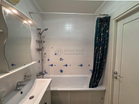 Продам многокомнатную квартиру, Варшавское ш, 141к8, Москва г