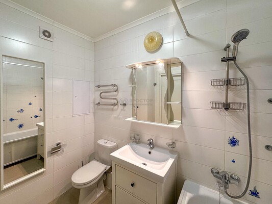 Продам многокомнатную квартиру, Варшавское ш, 141к8, Москва г