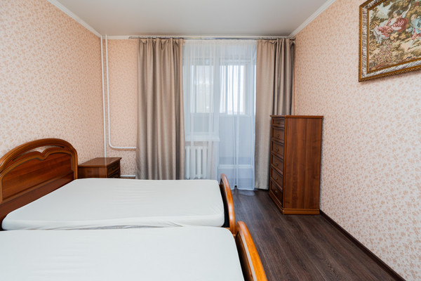 Продам двухкомнатную (2-комн.) квартиру, Революции пр-кт, 9А, Воронеж г