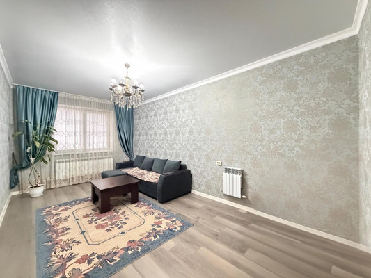 Продам двухкомнатную (2-комн.) квартиру, 20, Мир п