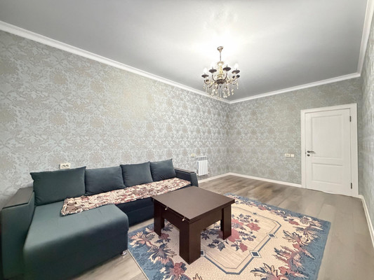 Продам двухкомнатную (2-комн.) квартиру, 20, Мир п