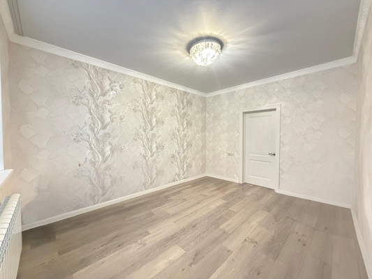 Продам двухкомнатную (2-комн.) квартиру, 20, Мир п