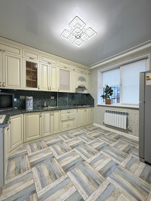 Продам двухкомнатную (2-комн.) квартиру, 20, Мир п